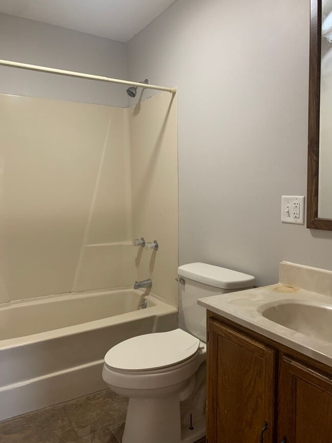 Building Photo - 347 E Market St