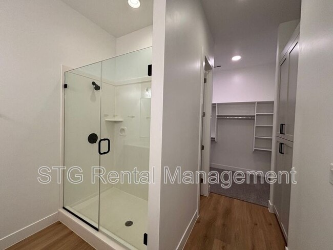 Building Photo - 2916 E Snowberry Dr