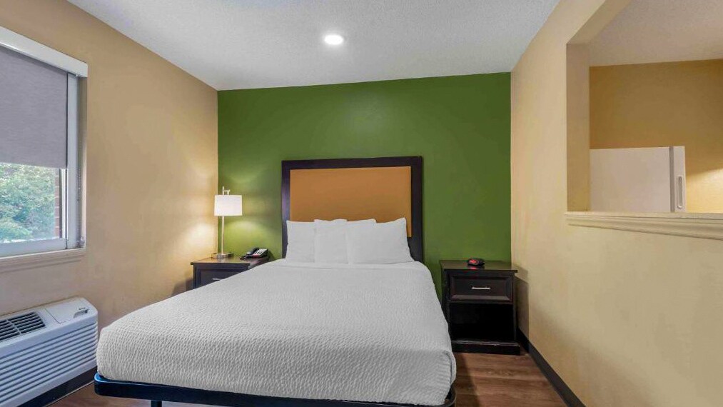 Building Photo - 5830 Westpark Dr