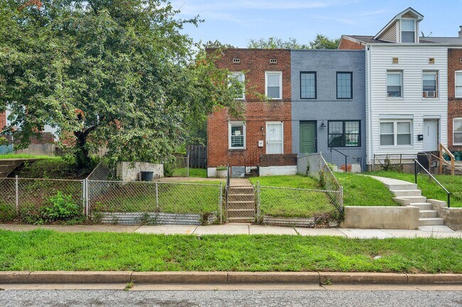 Building Photo - Newly Renovated 2 Bedroom In A Quiet Brooklyn Neighborhood