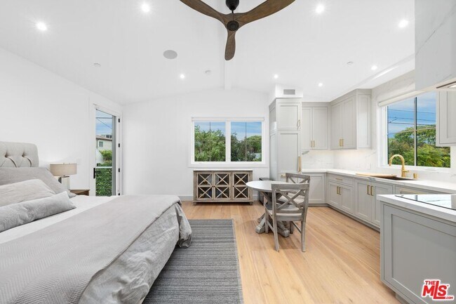 Building Photo - 839 Harvard St