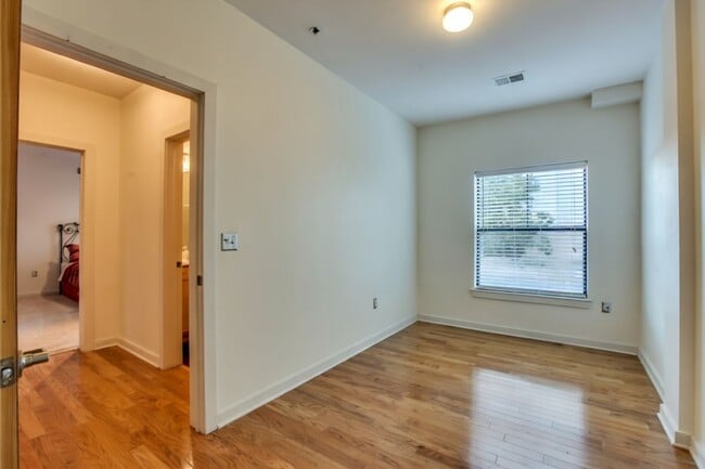 Building Photo - Beautiful 3 Bedroom Condo in Midtown
