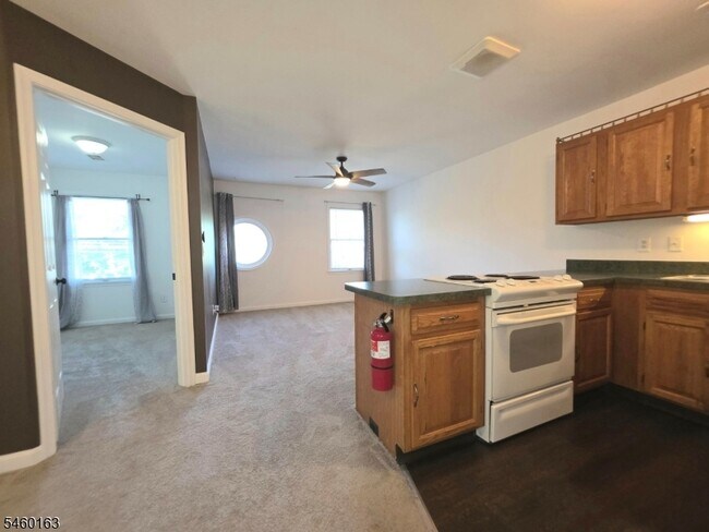 Building Photo - 272 US-206
