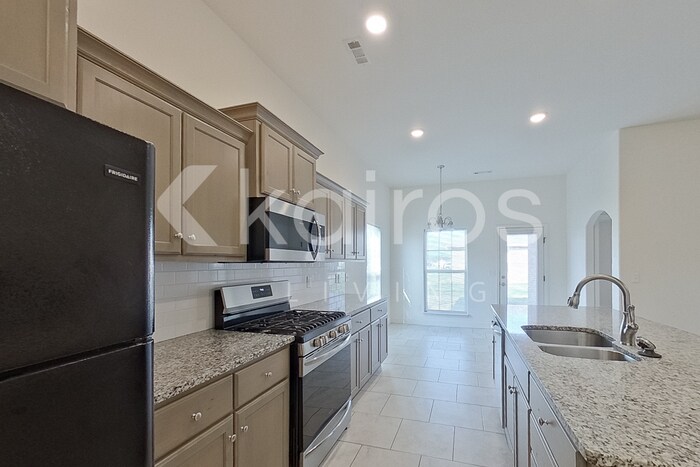 Building Photo - 109 Pin Oak St