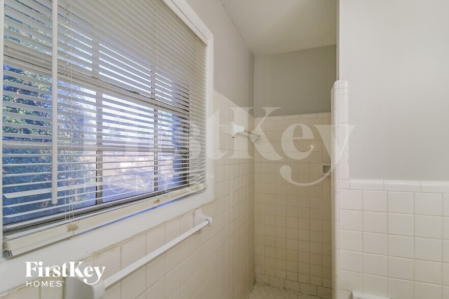 Building Photo - 2364 Tiffany Cir