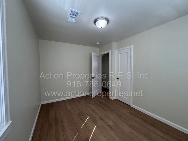 Building Photo - Cottage Style Home in the Heart of Roseville - Large Yard - Completely Renovated!