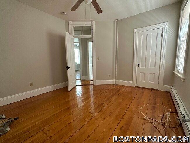 Building Photo - 117 Hillside St