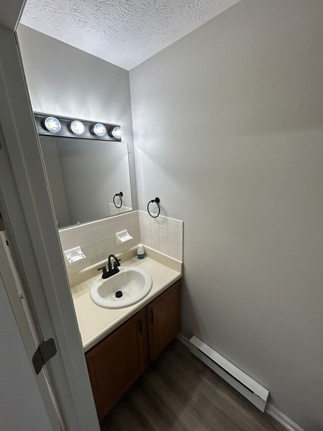 Building Photo - Rent Promotion - $500 off 2nd Month Rent!!!
