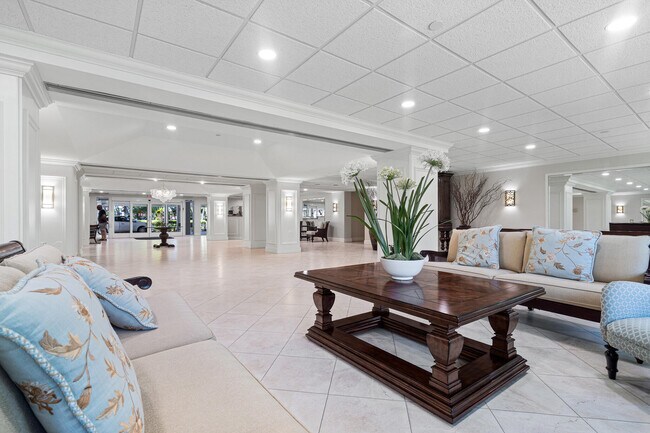 Building Photo - 3200 Port Royale Dr N