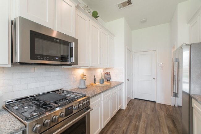 Building Photo - 442 Lake Day Dr