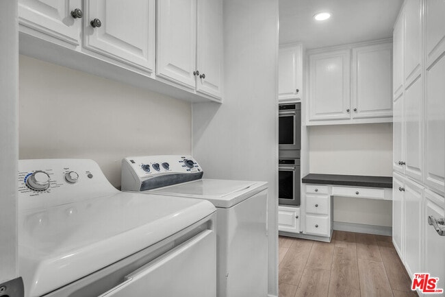 Building Photo - 320 N Maple Dr