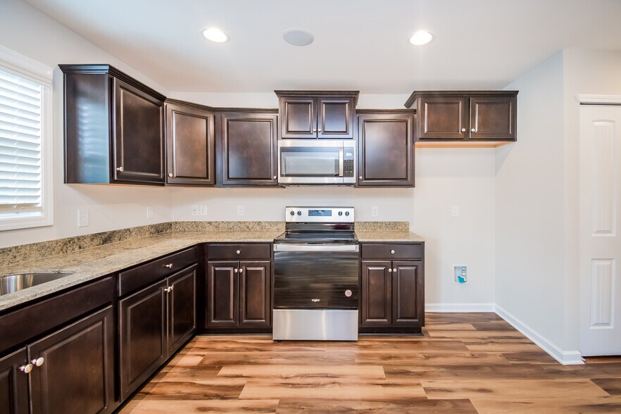 Building Photo - 925 Dawsons Park Wy