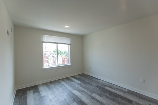 Building Photo - 3209 Spring Garden St