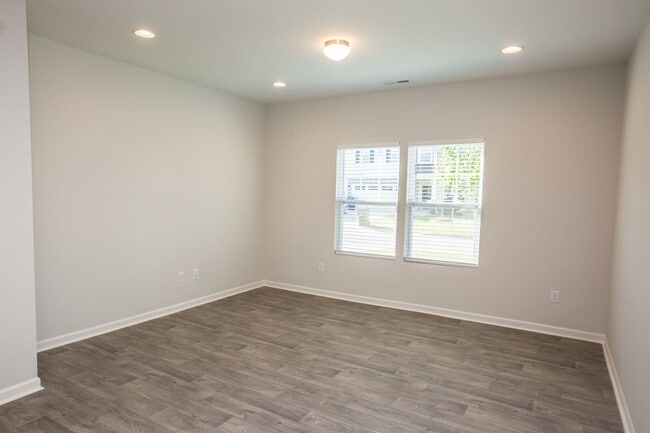 Building Photo - Available Early August - Gorgeous 3 BED 2.5 BA pet-friendly home in RTP with FENCED-IN BACKYARD!