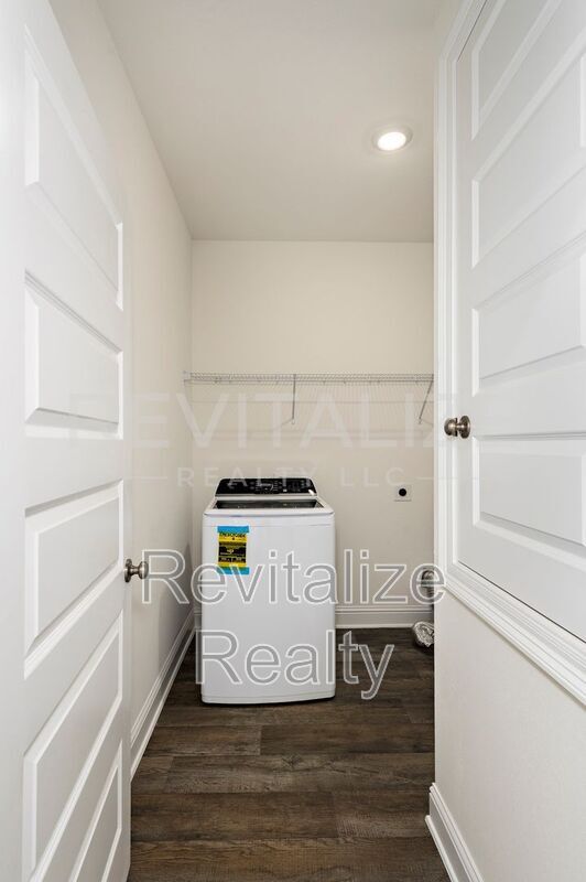 Building Photo - 13330 Shea Cir