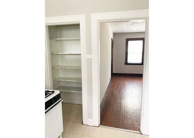 Building Photo - 415 Probasco St