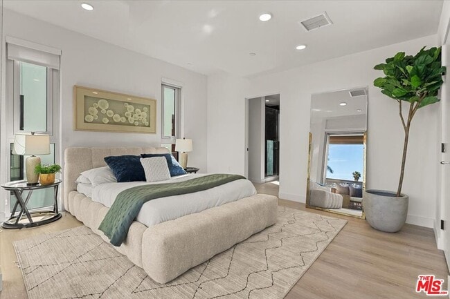 Building Photo - 1257 N Sweetzer Ave