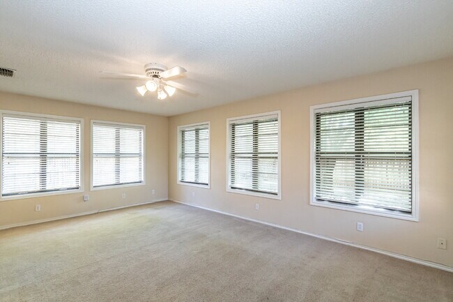 Building Photo - 2 Large Living areas! Approximately 2100 S...