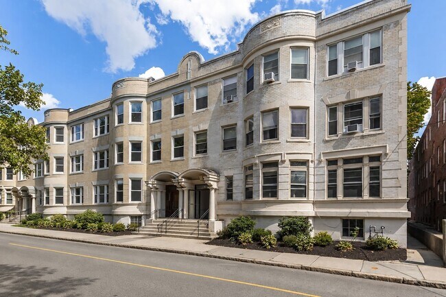 Building Photo - 77 Park St