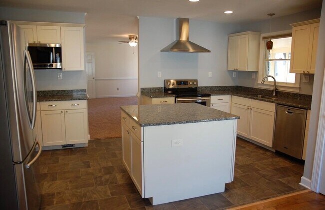 Building Photo - 104 Dorchester Ln
