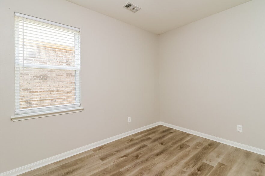 Building Photo - 13628 Helix Brg Wy