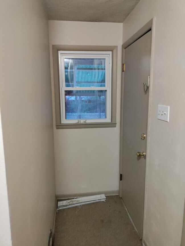 Building Photo - 1405 Pearl Ave