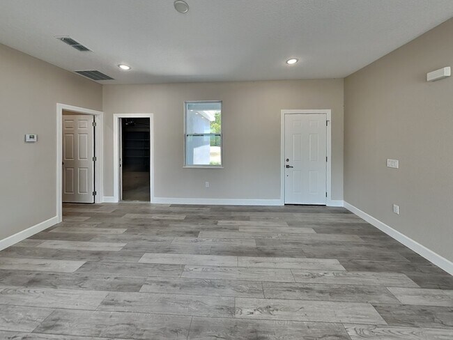 Building Photo - 15278 SW 65 Av Rd