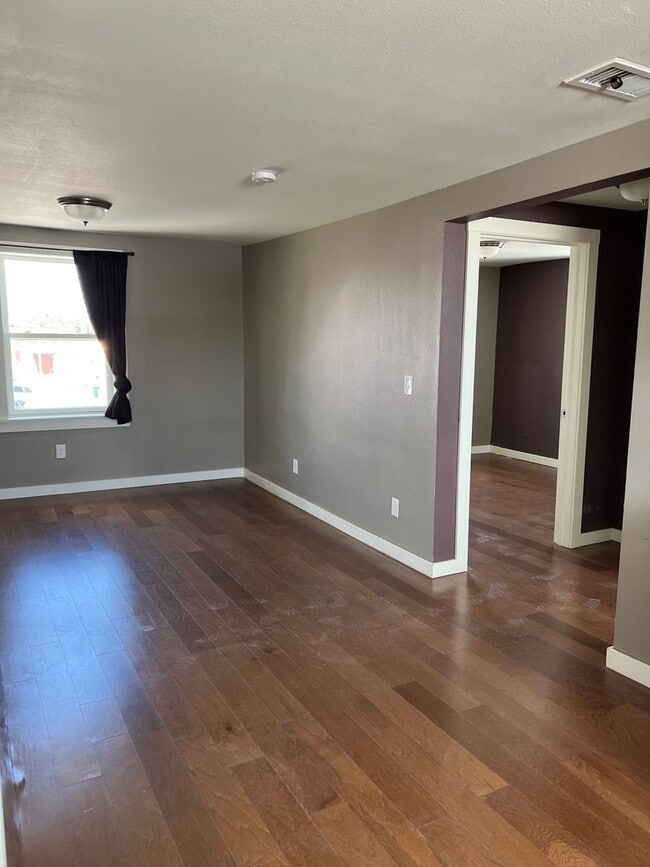 Building Photo - Wells