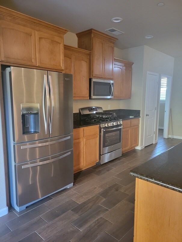 Building Photo - 227 Gooselake Cir