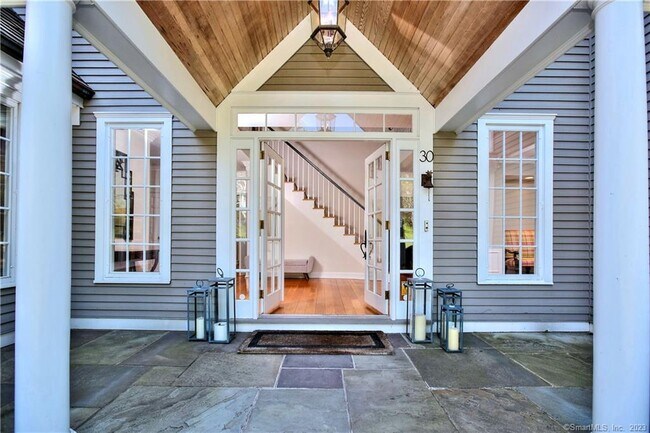 Building Photo - 30 Soundview Farm Rd