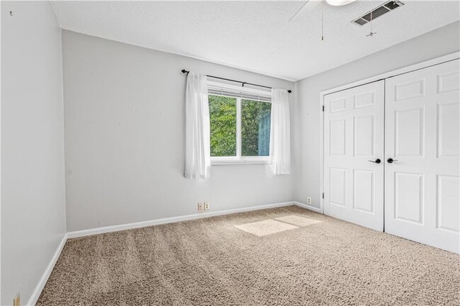 Building Photo - 1016 Muirfield Dr NE