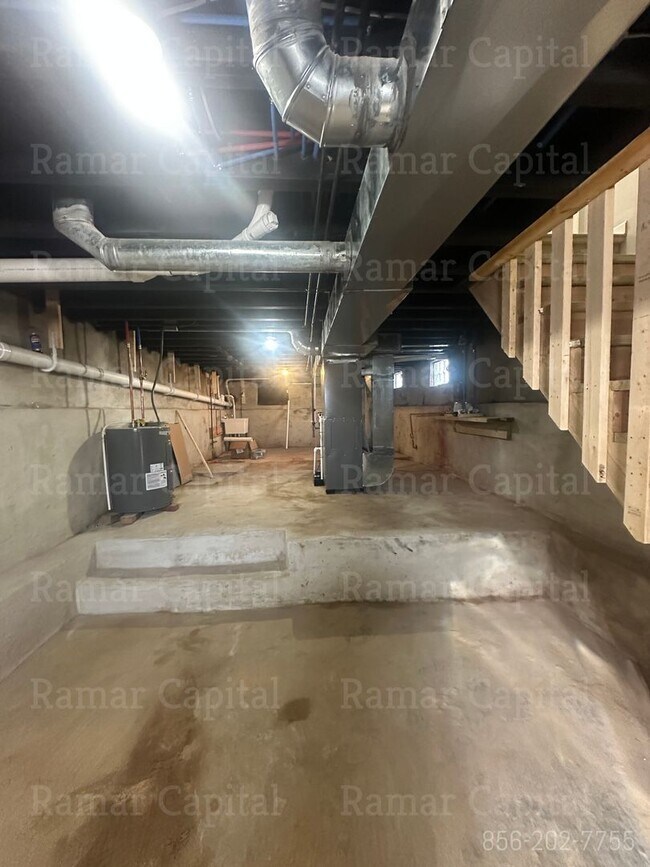 Building Photo - 451 Line St