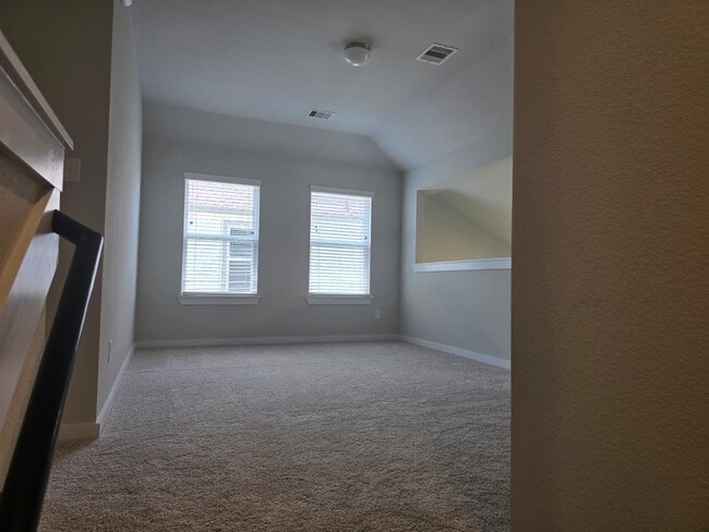 Building Photo - 333 Spruce Oak Ln