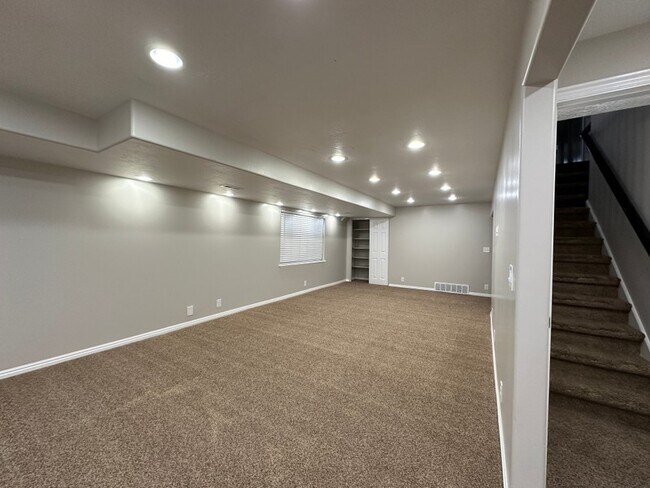 Building Photo - 3231 W 10755 S