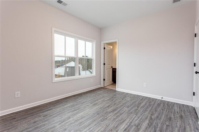 Building Photo - 6680 Cortland Walk