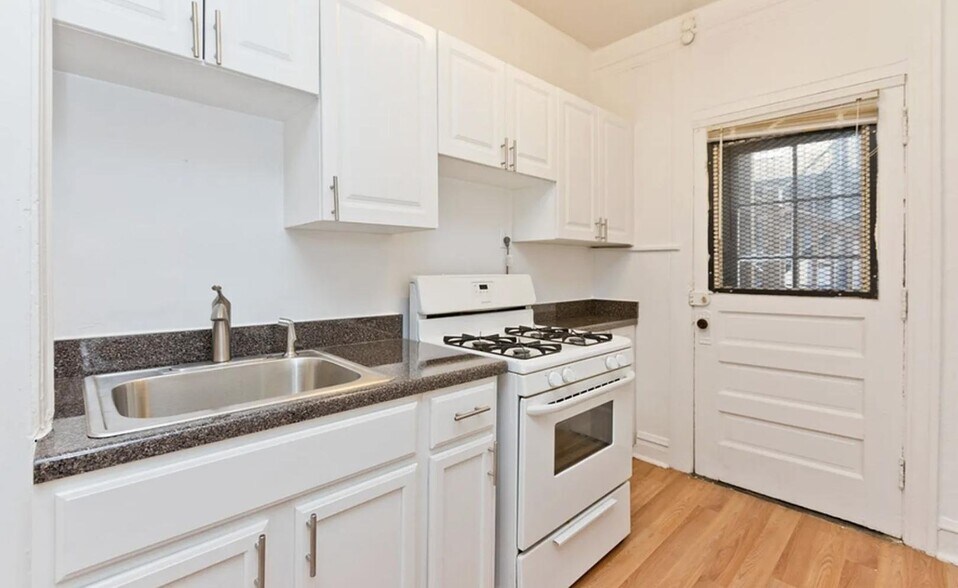 Building Photo - 1335 W Touhy Ave