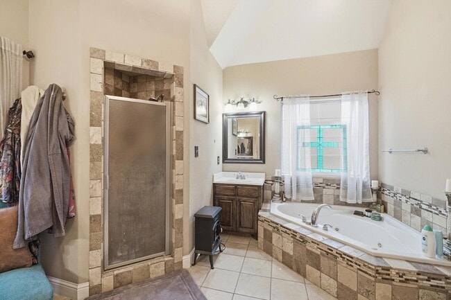 Building Photo - 4610 Sierra Sunset