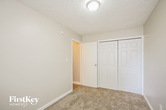 Building Photo - 4509 Phoenix Dr