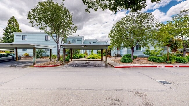 Building Photo - Serene 2 Bedroom 2 Bath Townhome in Windsor, CA with Carport Included!