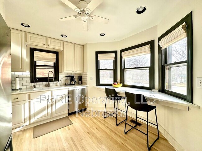 Building Photo - 4928 Happy Hollow Blvd