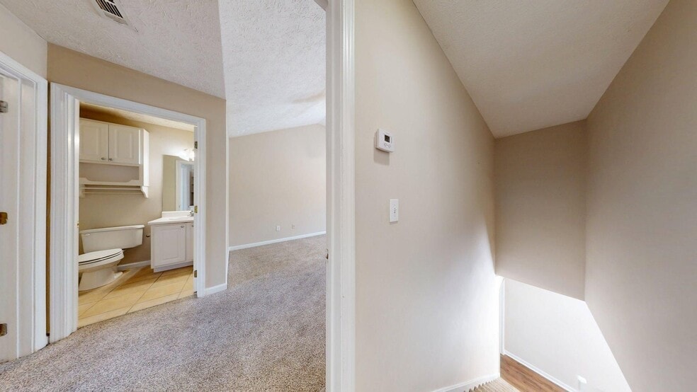 Building Photo - Spacious 3 Bedroom in Ross Park