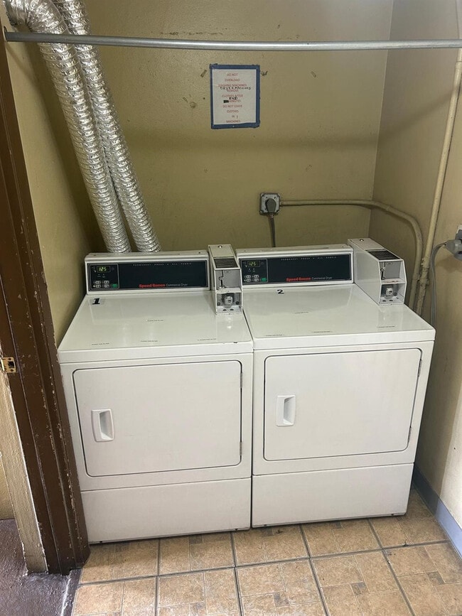 Building Photo - 5335 NW 10th Ct