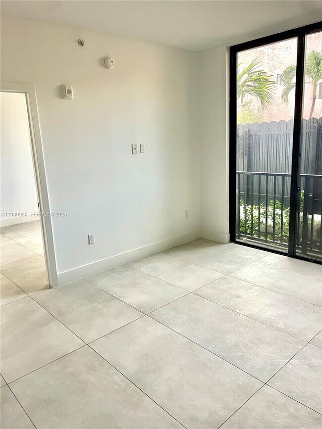 Building Photo - 1547 NW 2nd St