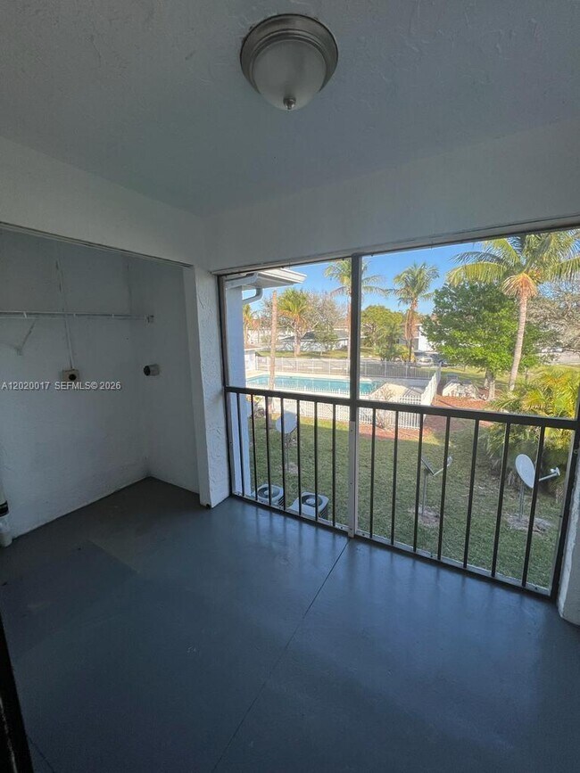 Building Photo - 617 Ixoria Ave