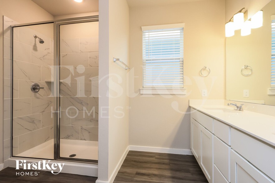 Building Photo - 434 S Centro Cir