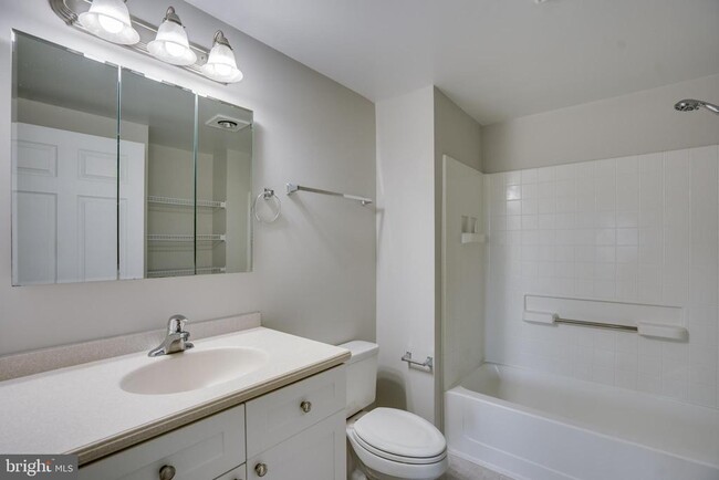 Building Photo - 3101 N Hampton Dr