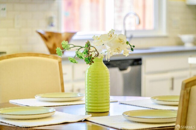 Building Photo - 5476 Summerfield Dr