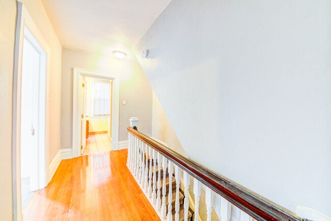 Building Photo - 103 Harwood St