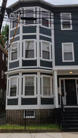 Building Photo - 101 Calumet St