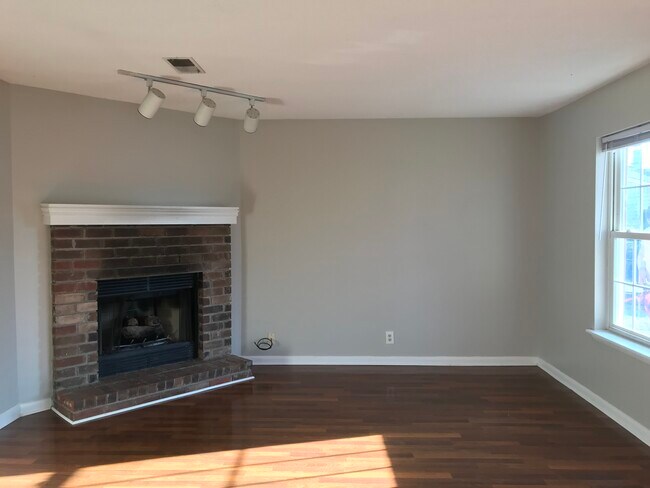 Living room - 723 Mercer Dr